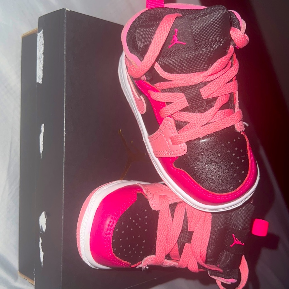 Pink & Black Jordan 1 MID | 5C